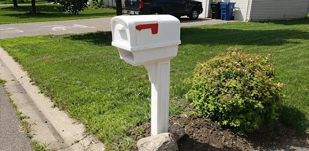 Mailbox installation for a residential curbside mailbox in Orlando, FL